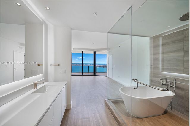 700 NE 24TH St 4807, Miami, FL 33137