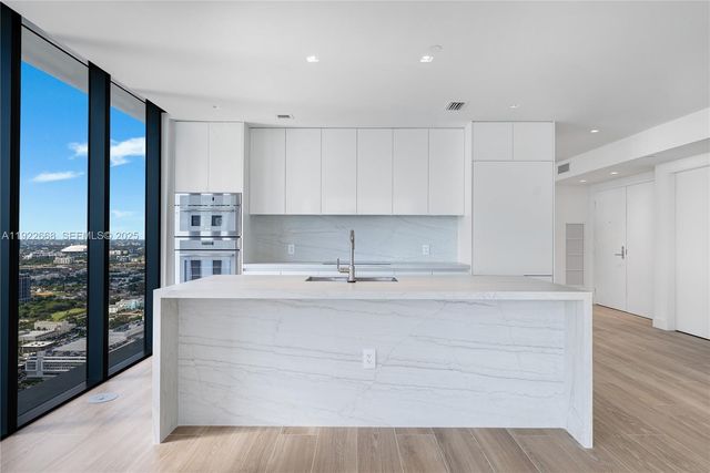 700 NE 24TH St 4807, Miami, FL 33137