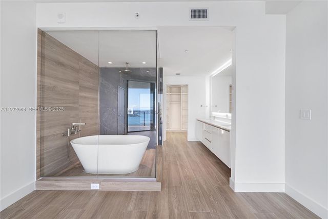 700 NE 24TH St 4807, Miami, FL 33137