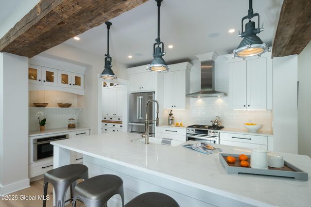 1 Pickett Lane, Rexford, NY 12148