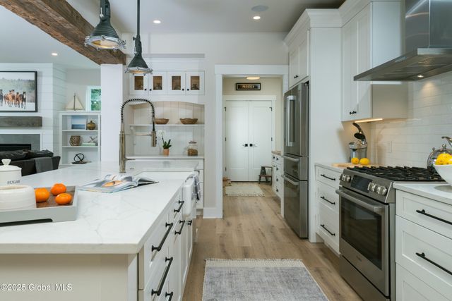 1 Pickett Lane, Rexford, NY 12148