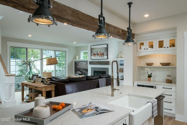 1 Pickett Lane, Rexford, NY 12148