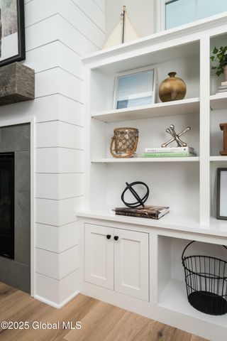 1 Pickett Lane, Rexford, NY 12148