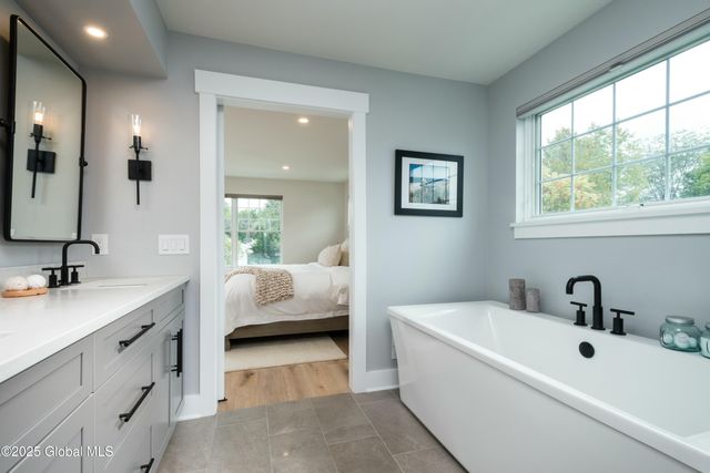 1 Pickett Lane, Rexford, NY 12148