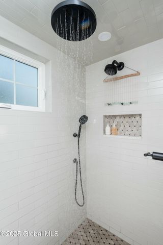 1 Pickett Lane, Rexford, NY 12148