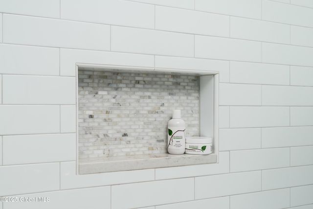 1 Pickett Lane, Rexford, NY 12148