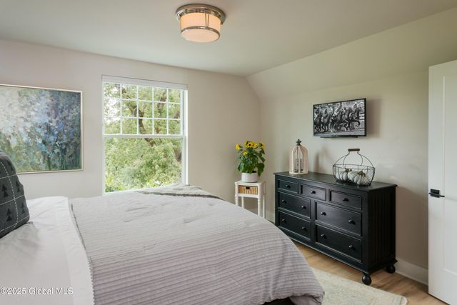 1 Pickett Lane, Rexford, NY 12148