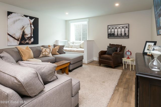 1 Pickett Lane, Rexford, NY 12148