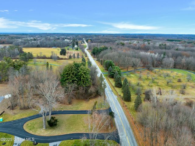 1 Pickett Lane, Rexford, NY 12148