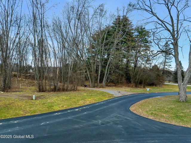 1 Pickett Lane, Rexford, NY 12148