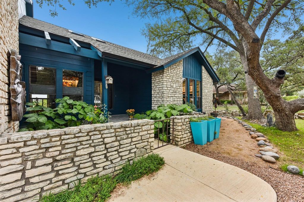 66 Woodcreek DR, Wimberley, TX 78676