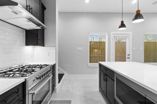 825 Paul Quinn Street B, Houston, TX 77091