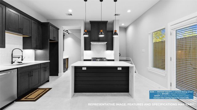 825 Paul Quinn Street B, Houston, TX 77091