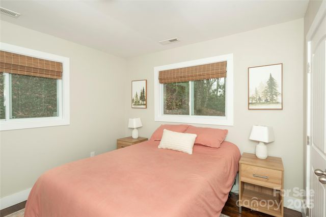 10 La Floresta Lane, Cedar Mountain, NC 28718