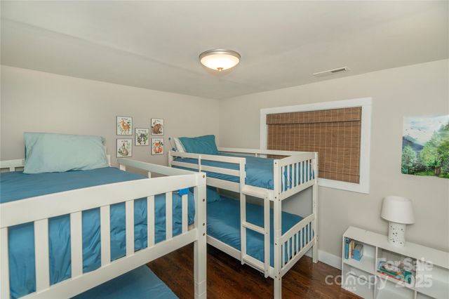 10 La Floresta Lane, Cedar Mountain, NC 28718