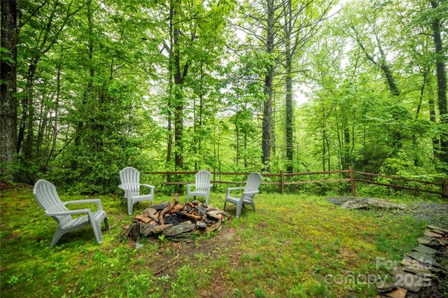 10 La Floresta Lane, Cedar Mountain, NC 28718