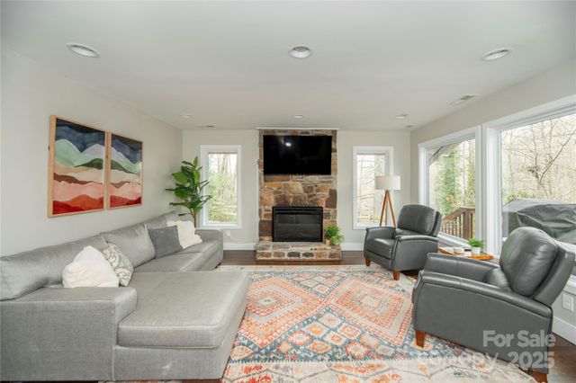 10 La Floresta Lane, Cedar Mountain, NC 28718