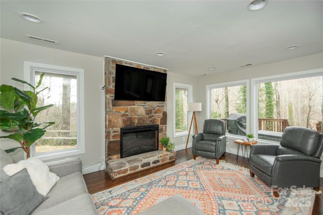 10 La Floresta Lane, Cedar Mountain, NC 28718