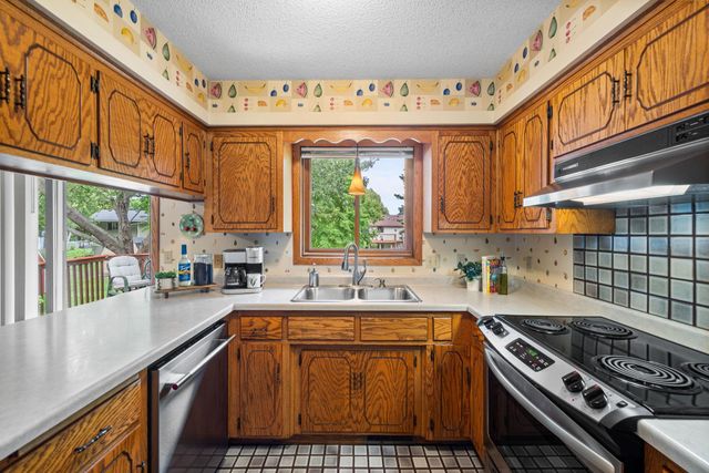 3226 Marlin Avenue, Vadnais Heights, MN 55127