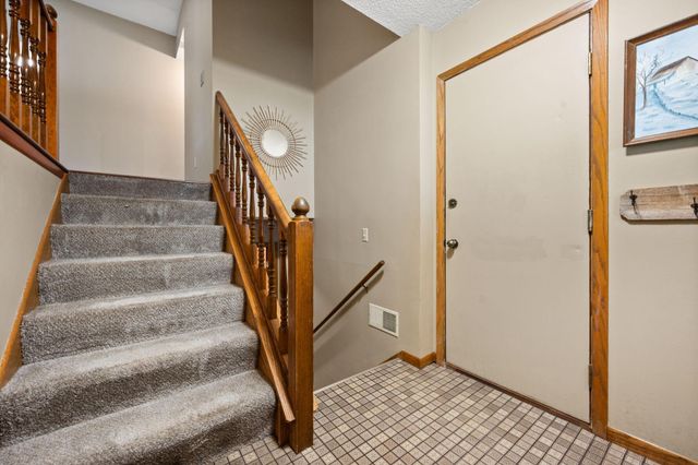 3226 Marlin Avenue, Vadnais Heights, MN 55127