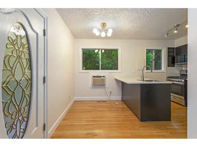 839 Sw BROADWAY Dr 71, Portland, OR 97201
