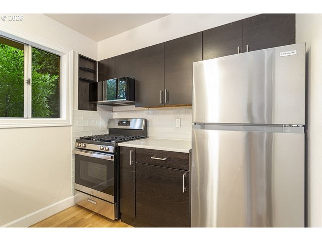 839 Sw BROADWAY Dr 71, Portland, OR 97201