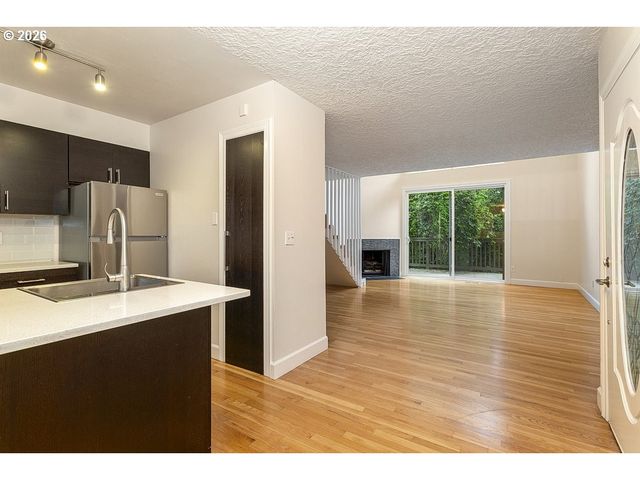 839 Sw BROADWAY Dr 71, Portland, OR 97201