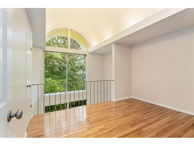 839 Sw BROADWAY Dr 71, Portland, OR 97201