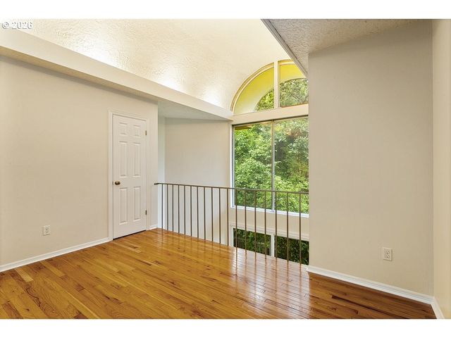 839 Sw BROADWAY Dr 71, Portland, OR 97201