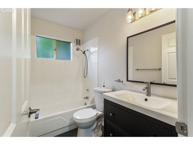 839 Sw BROADWAY Dr 71, Portland, OR 97201