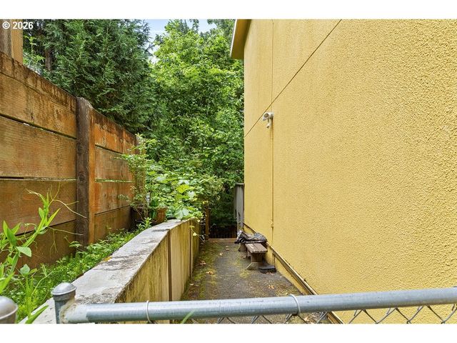 839 Sw BROADWAY Dr 71, Portland, OR 97201