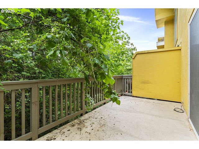 839 Sw BROADWAY Dr 71, Portland, OR 97201