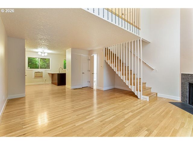 839 Sw BROADWAY Dr 71, Portland, OR 97201