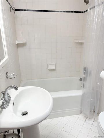 1150 Jay Street, Waterford, MI 48327