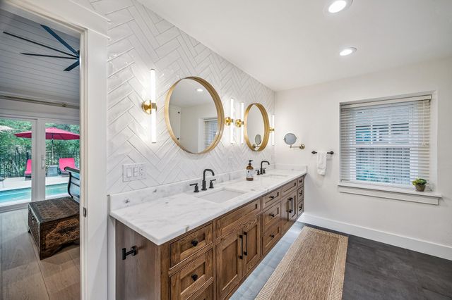 10 Starviolet Street, The Woodlands, TX 77380