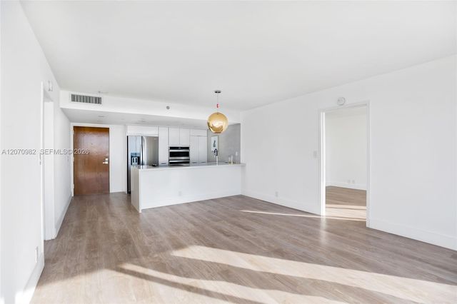 7601 E Treasure Drive 2203, North Bay Village, FL 33141