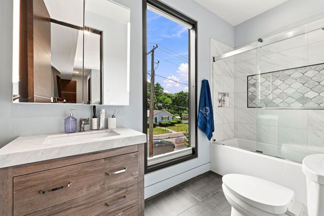 61 Walnut St, Saugus, MA 01906