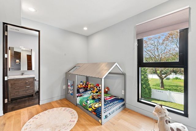 61 Walnut St, Saugus, MA 01906