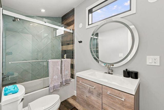 61 Walnut St, Saugus, MA 01906