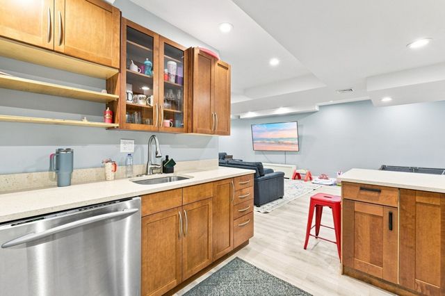 61 Walnut St, Saugus, MA 01906