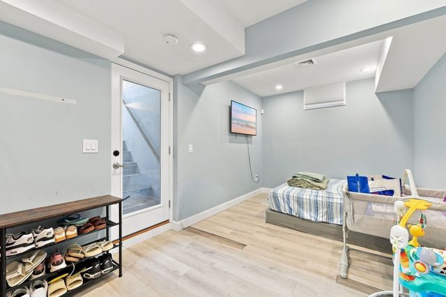 61 Walnut St, Saugus, MA 01906