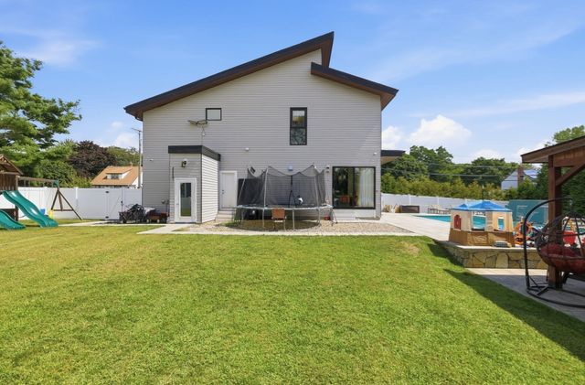 61 Walnut St, Saugus, MA 01906