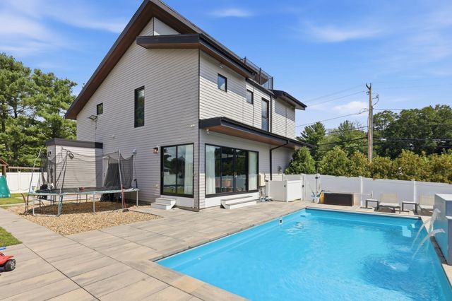 61 Walnut St, Saugus, MA 01906