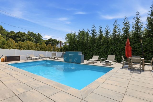 61 Walnut St, Saugus, MA 01906