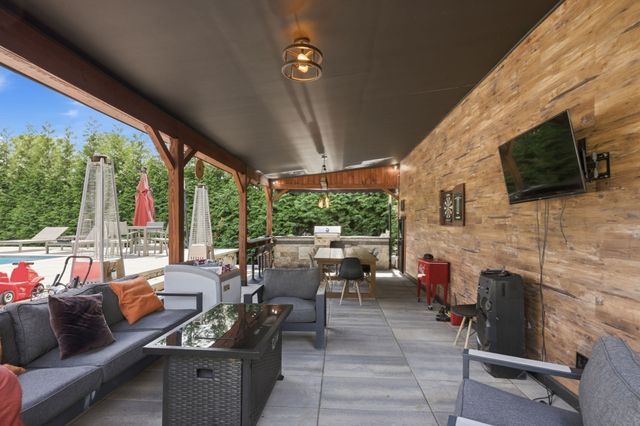 61 Walnut St, Saugus, MA 01906