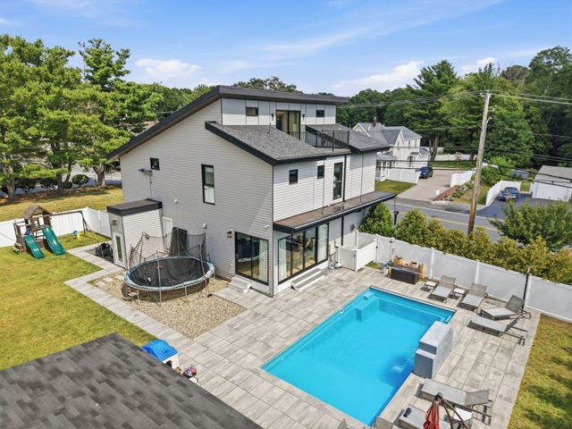 61 Walnut St, Saugus, MA 01906