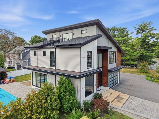 61 Walnut St, Saugus, MA 01906