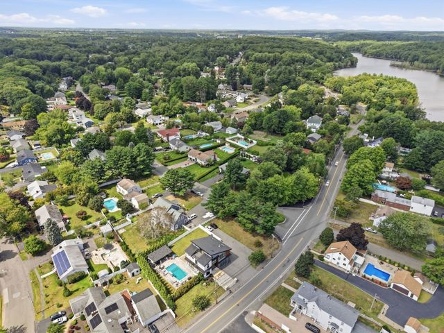 61 Walnut St, Saugus, MA 01906
