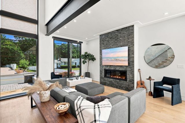 61 Walnut St, Saugus, MA 01906