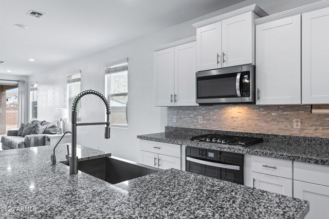 33818 N BEEBLOSSOM Trail, San Tan Valley, AZ 85144